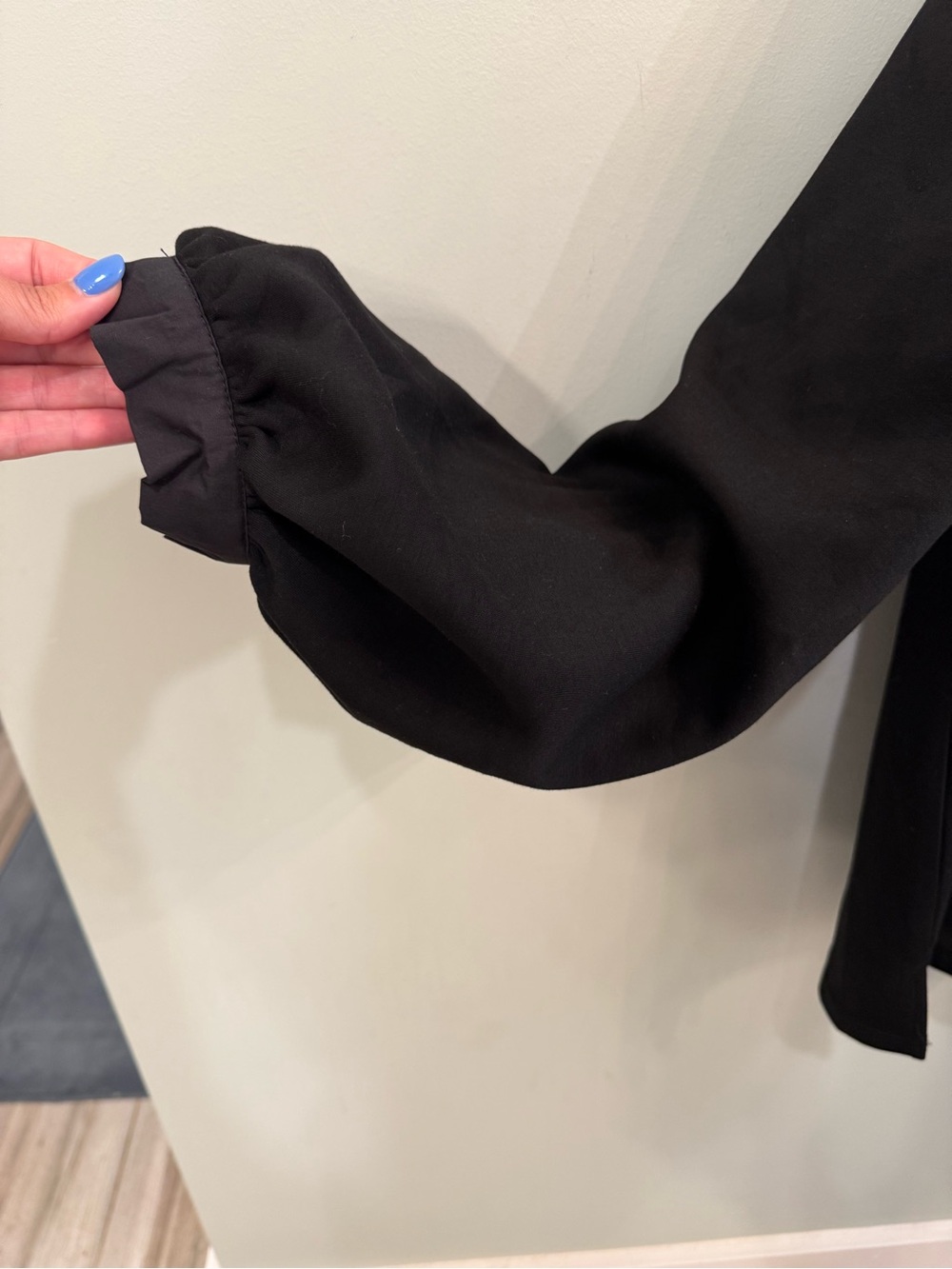 JODIFL Black Balloon Sleeve Top - Picture 4 of 5
